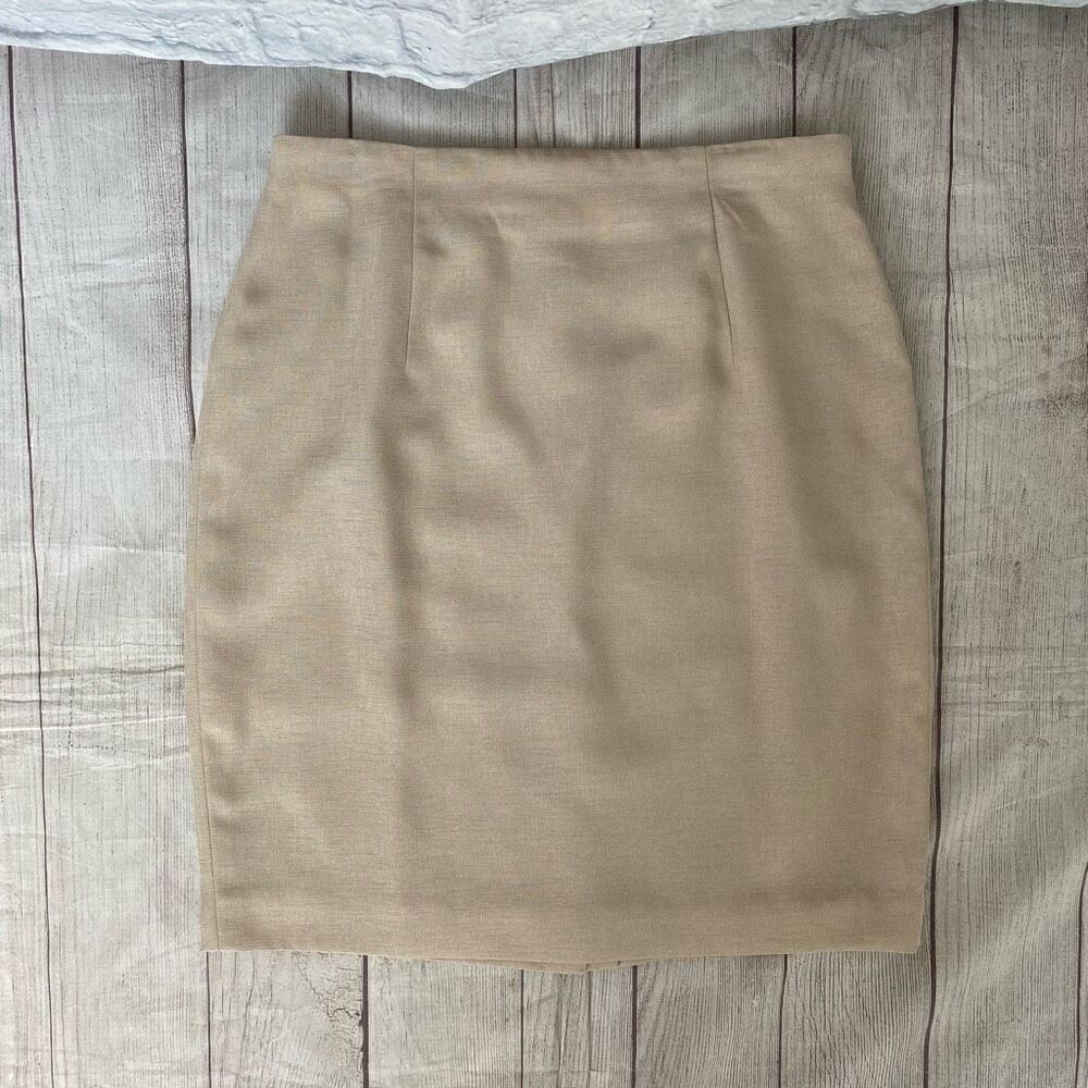 Amanda smith women 16 fully lined beige skirt w/back slit & zipper hook closure